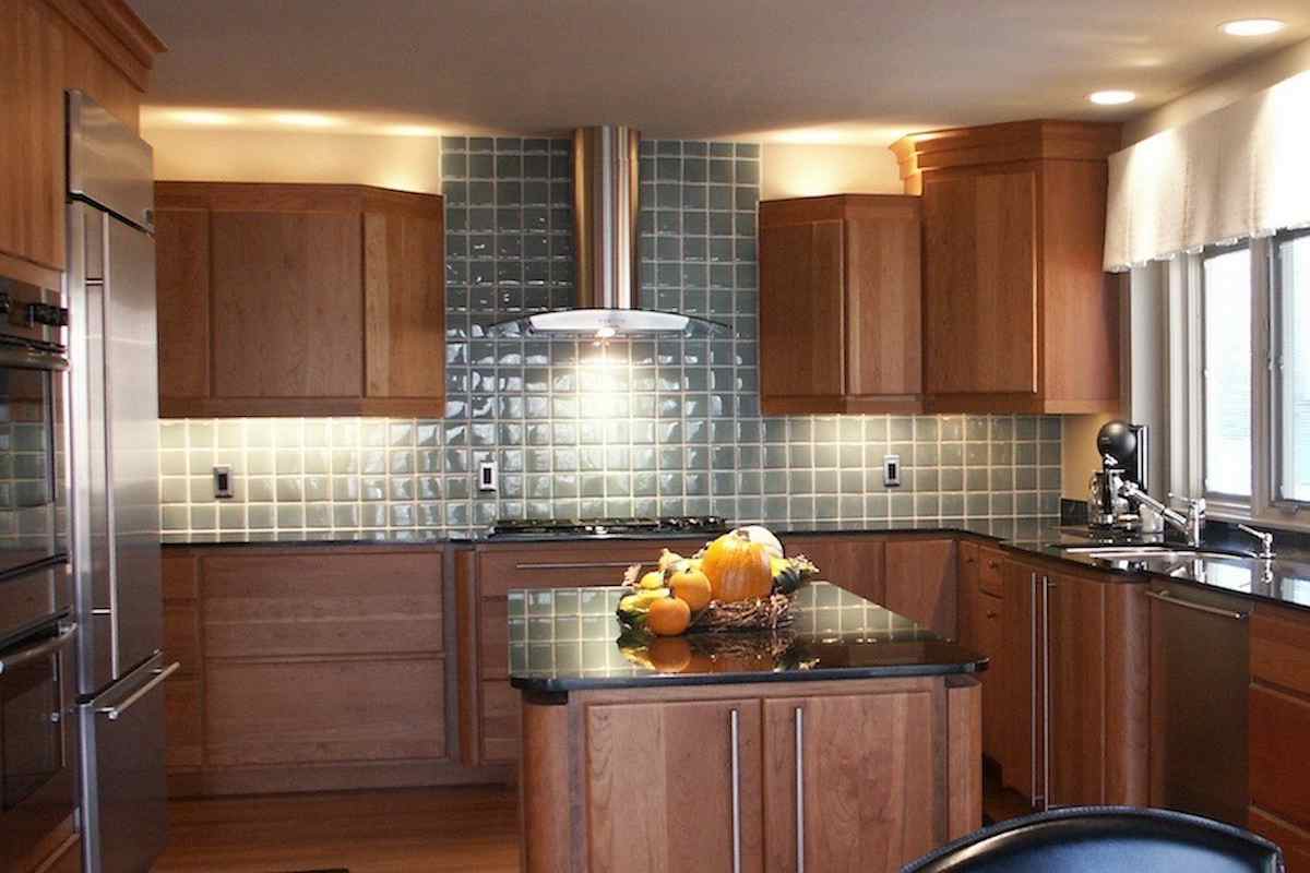 Using the backsplash of a slab of counter space